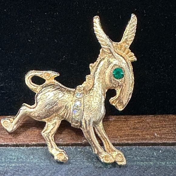 VINTAGE donkey gold tone pin *missing some rhinestones* - Picture 12 of 15